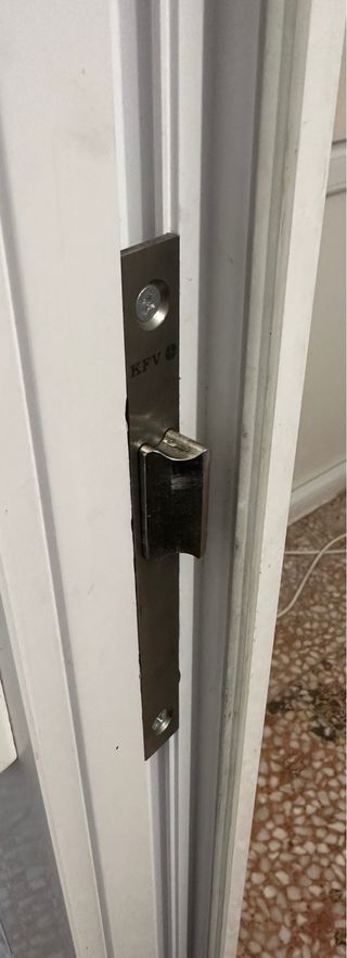 Puerta PVC con cristalera