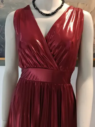 Abito lungo metallizzato rosso plissé