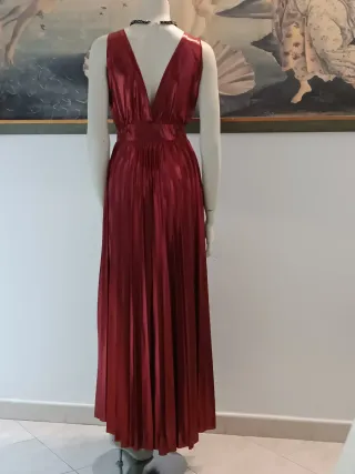 Abito lungo metallizzato rosso plissé
