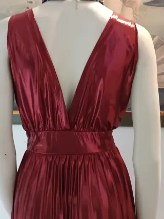 Abito lungo metallizzato rosso plissé