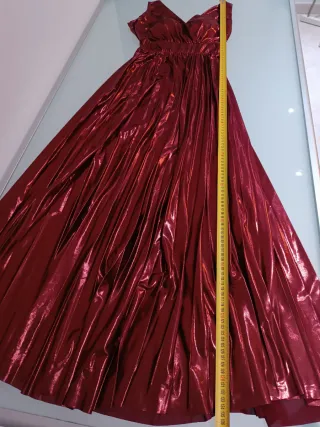Abito lungo metallizzato rosso plissé