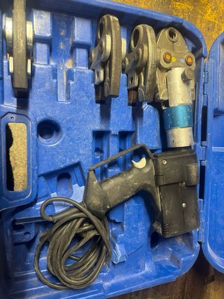 Prensadora multicapa Uponor