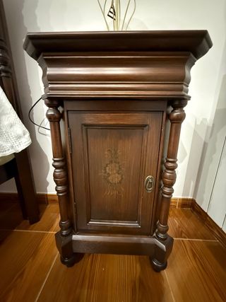 Comodini vintage in legno massello di pino