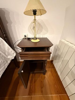 Comodini vintage in legno massello di pino