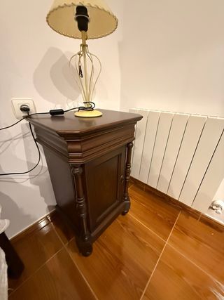 Comodini vintage in legno massello di pino