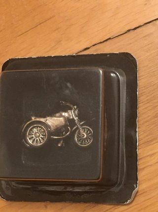 Colección 2 piezas: Moto y Fonógrafo