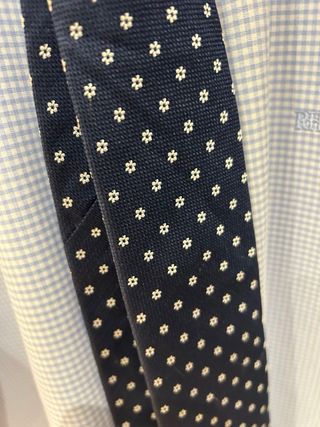 Corbata Zara Man Azul con Flores Blancas