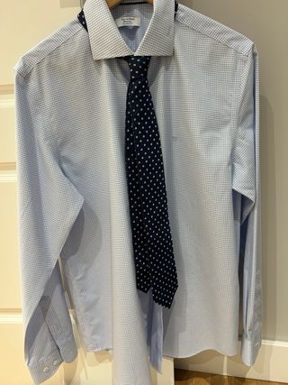 Corbata Zara Man Azul con Flores Blancas