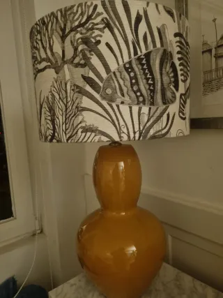 Lámpara de mesa de cerámica