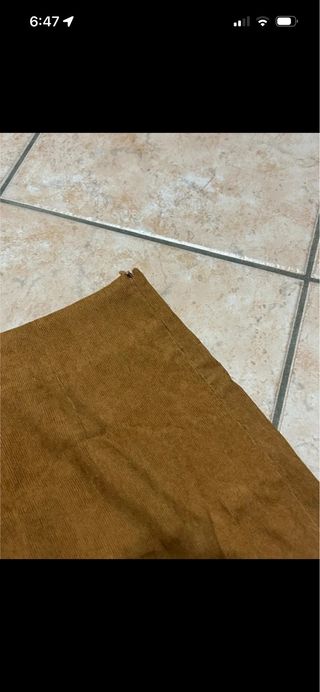 Gonna marrone con bottoni