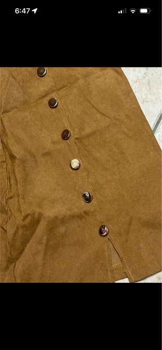 Gonna marrone con bottoni