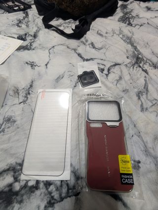 Funda Xiaomi 17 pro Max Roja + Protector Pantalla