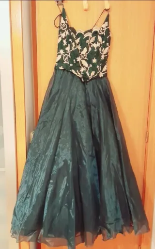 Vestido de fiesta verde con bordado