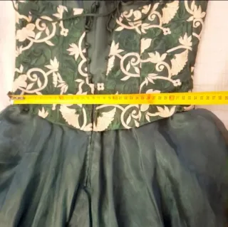 Vestido de fiesta verde con bordado