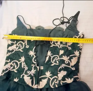 Vestido de fiesta verde con bordado