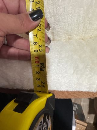 Cama para mascotas beige y marrón