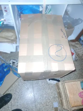 Caja con 45 pantalones