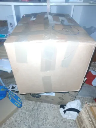 Caja con 45 pantalones