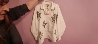 Camisa Pedro del Hierro bordada a mano