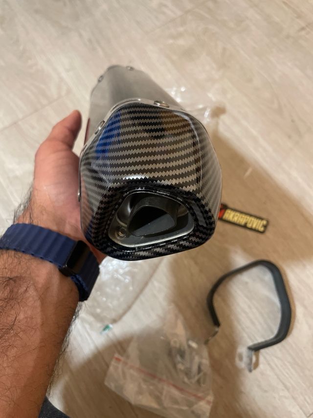 Escape Akrapovič Carbono Moto