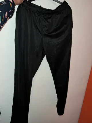 Pantalón negro hombre