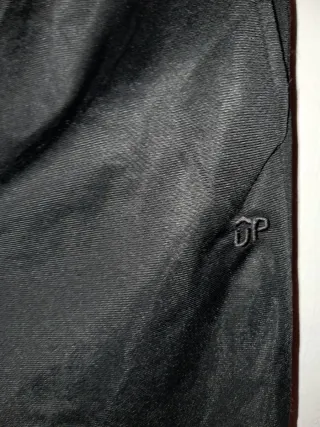 Pantalón negro hombre