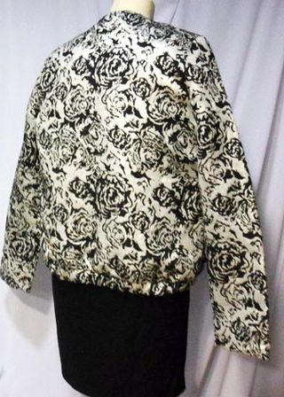 Chaqueta floral blanco y negro