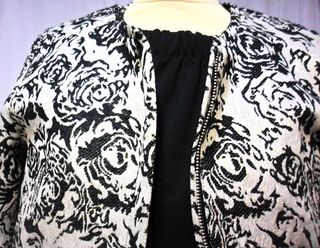 Chaqueta floral blanco y negro