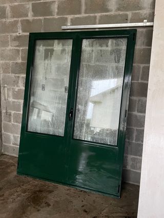 Puerta balconera doble hoja verde