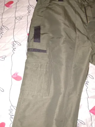 Pantaloni cargo uomo stile militare