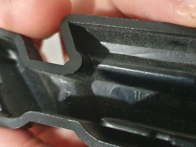 Emblema 16v rejilla SEAT Toledo 1L Original