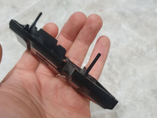 Emblema 16v rejilla SEAT Toledo 1L Original