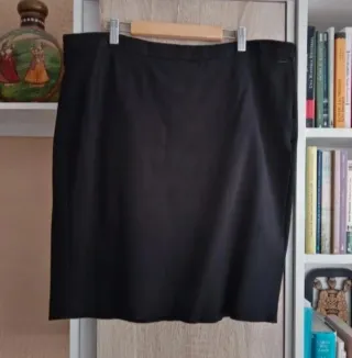 (XXL) Falda negra corta de Claudia Sträter