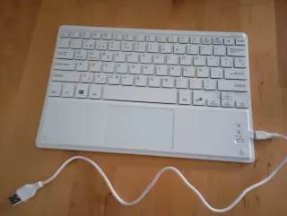 Teclado blanco con cable USB