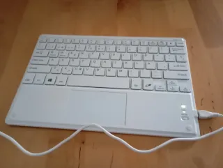 Teclado blanco con cable USB