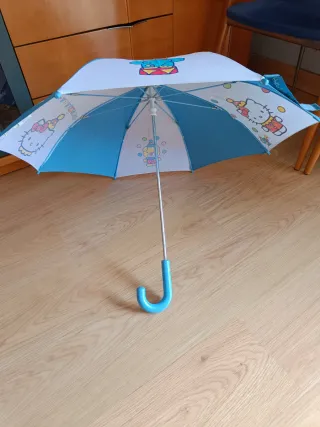 Paraguas Hello Kitty azul y blanco
