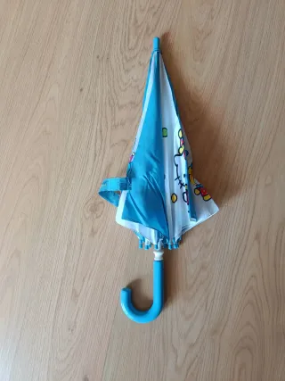 Paraguas Hello Kitty azul y blanco