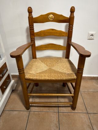 Mesa y 4 sillas comedor madera