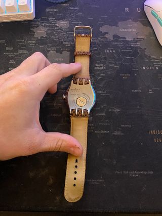 Orologio Swatch con cinturino effetto pelle