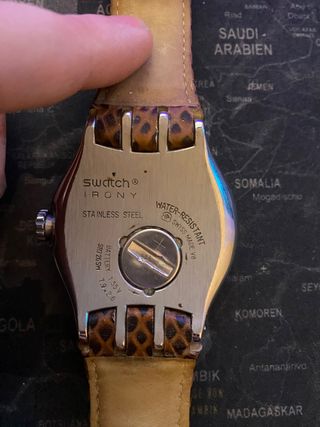 Orologio Swatch con cinturino effetto pelle