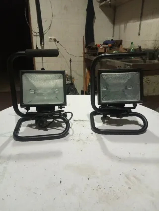 2 Focos Portátiles
