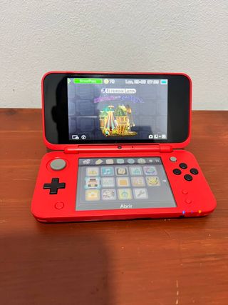 Nintendo 2DS XL Poké Ball