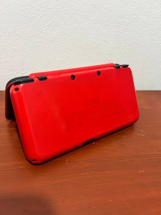 Nintendo 2DS XL Poké Ball