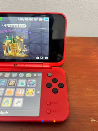 Nintendo 2DS XL Poké Ball
