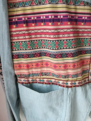 Chaqueta vaquera con bordados étnicos