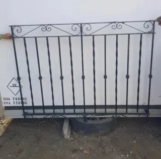 Reja de ventana de hierro forjado