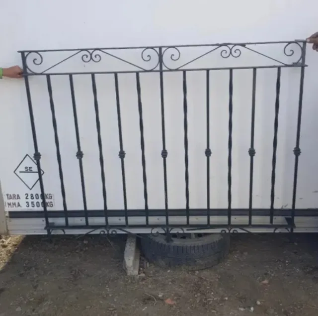 Reja de ventana de hierro forjado