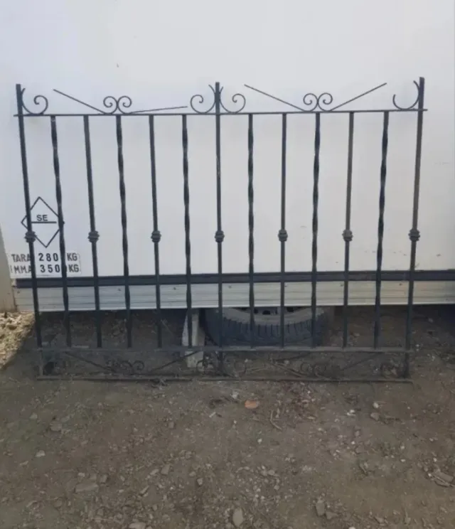 Reja de ventana de hierro forjado