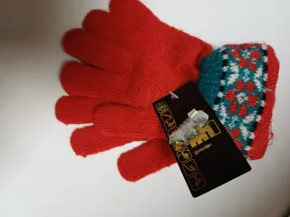 Guantes de lana rojos con estampado