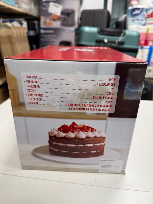 Impastatrice rossa da cucina